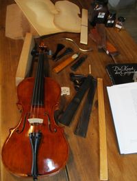 Materialien zum Bau einer Geige